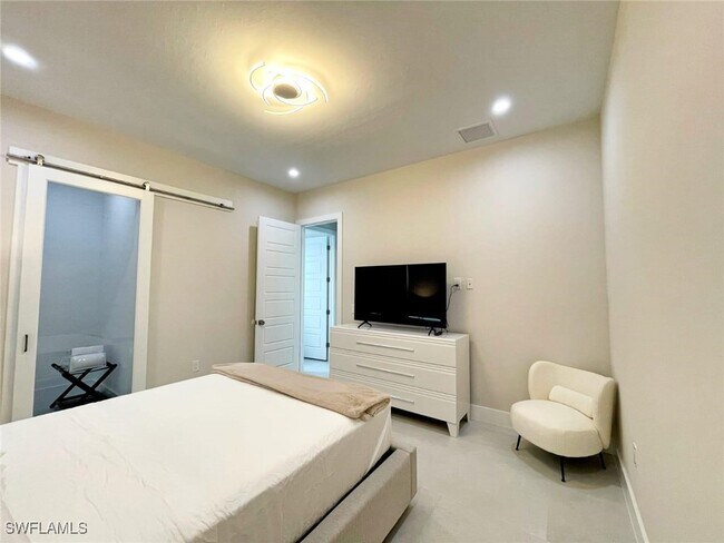 Building Photo - 687 23rd St SW