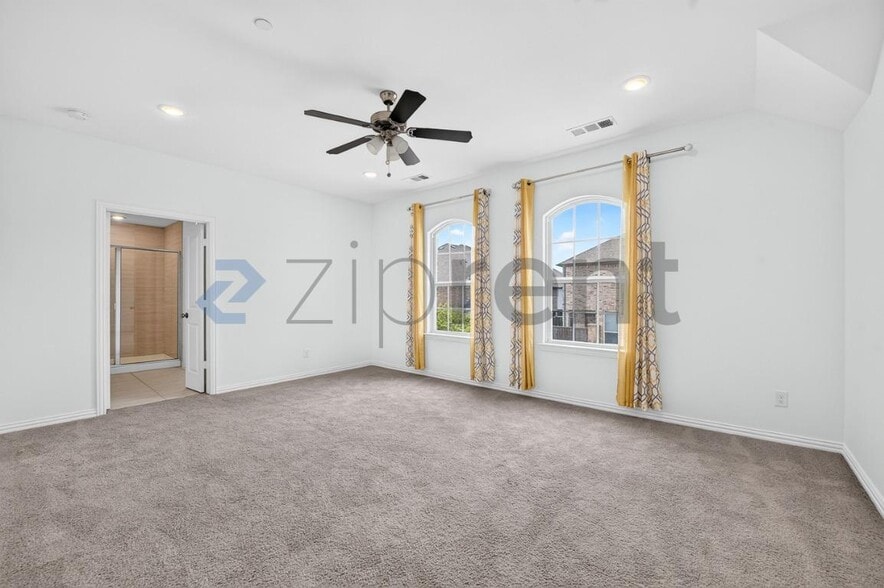 Building Photo - Unit