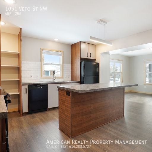 Building Photo - 1051 Veto St NW