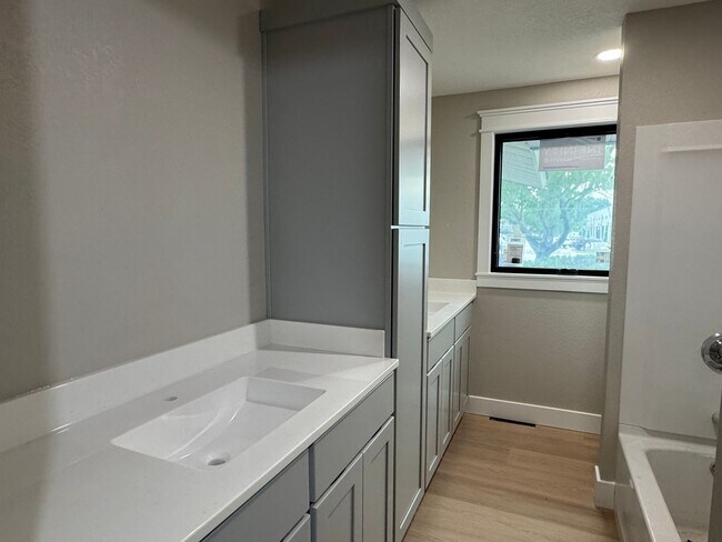 Building Photo - Italian Estates Property Management