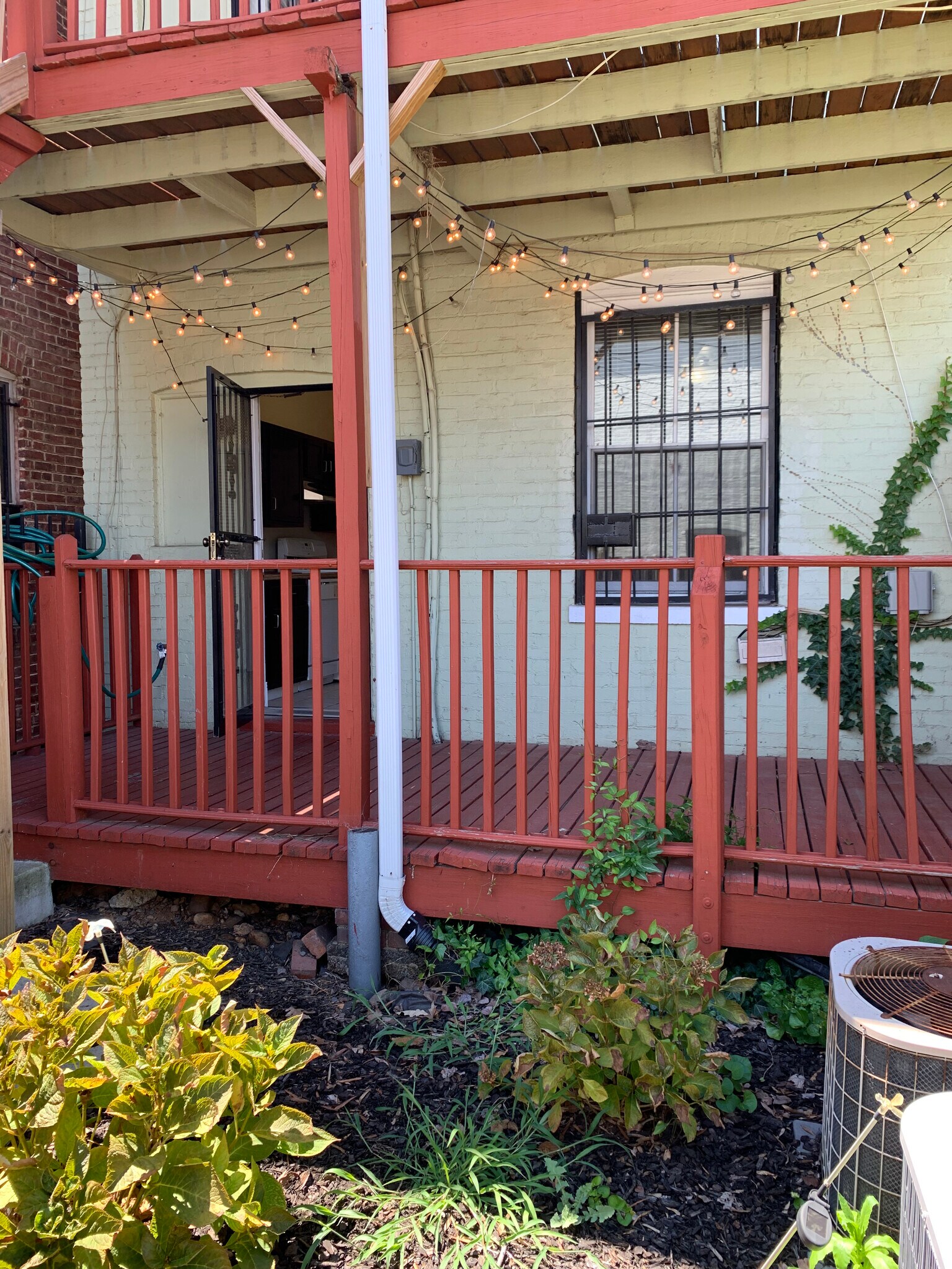 Building Photo - 527 9th St NE