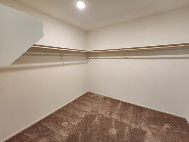 Building Photo - Spring Valley close to Restaurants and Shopping