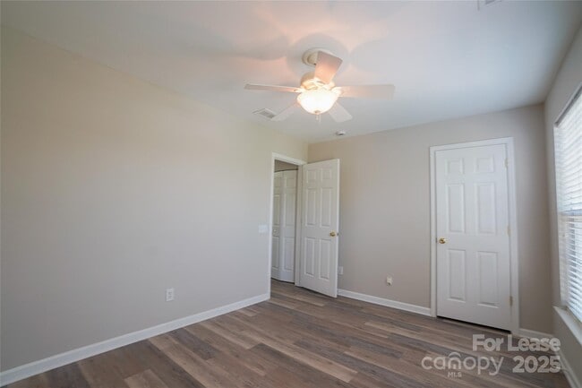 Building Photo - 2411 Normancrest Ct