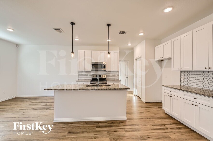 Building Photo - 7384 Parkside Pl Dr