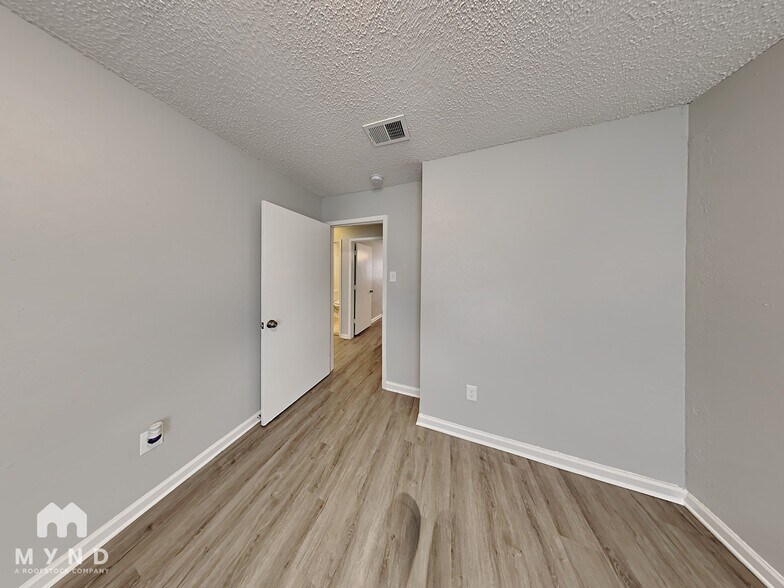 Building Photo - 1203 Thannisch Ct