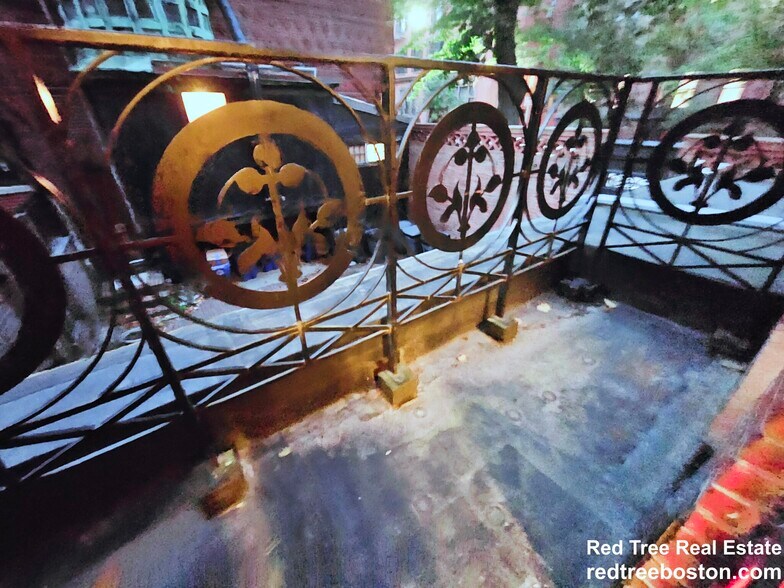 Building Photo - 195 Commonwealth Ave