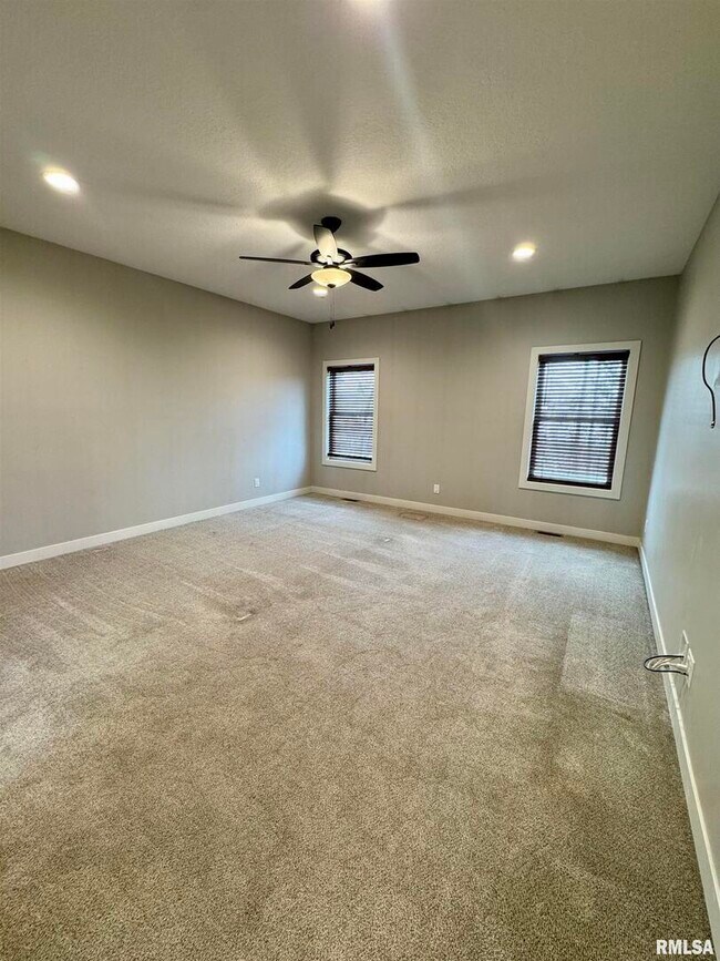 Building Photo - 706 Foret Mansur