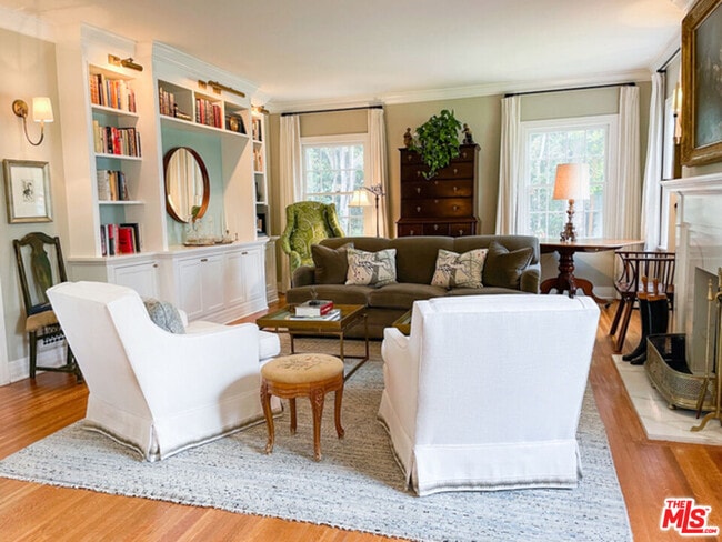 Building Photo - 934 S Dunsmuir Ave