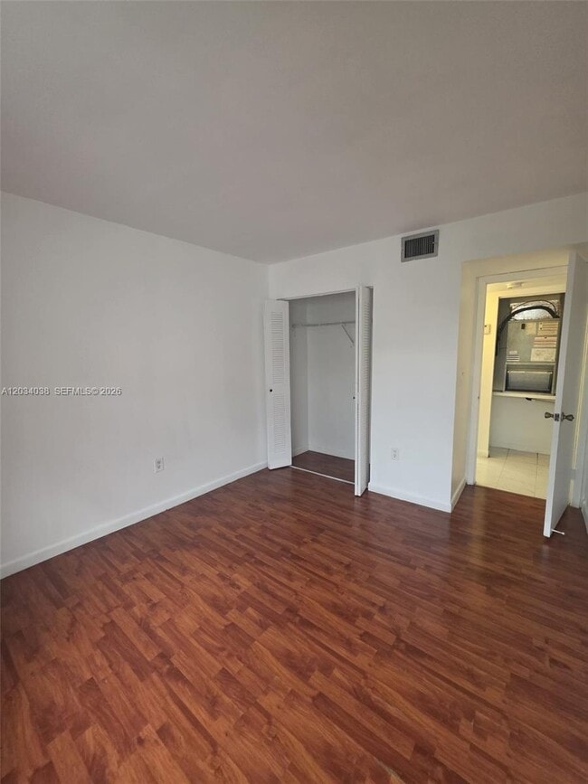 Building Photo - 9429 Fontainebleau Blvd