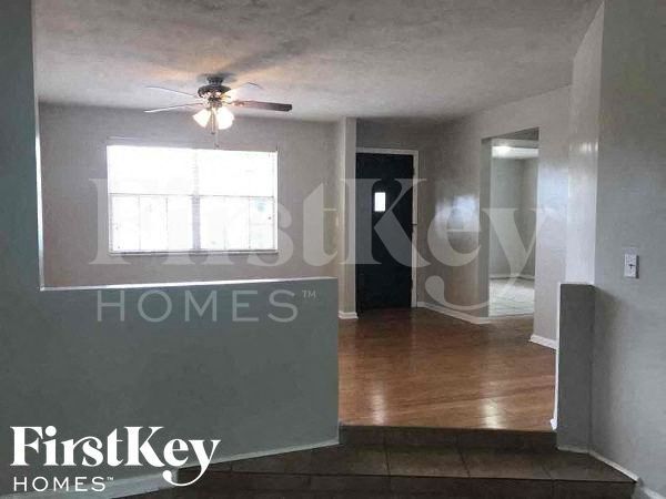 Building Photo - 14300 Iroquois Ave