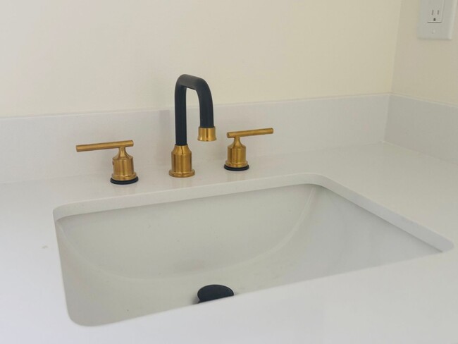 Building Photo - BRAND NEW 1 bedroom, 1 bath in Eaglemont