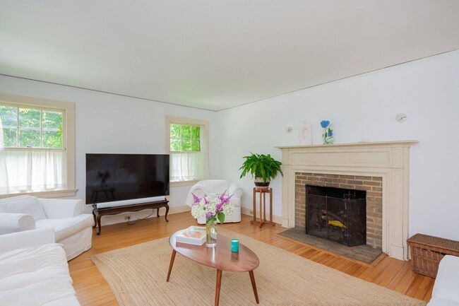 Building Photo - 7 Cooper Ln