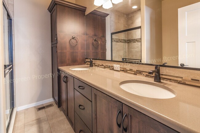 Building Photo - 6106-6106 W 8th St