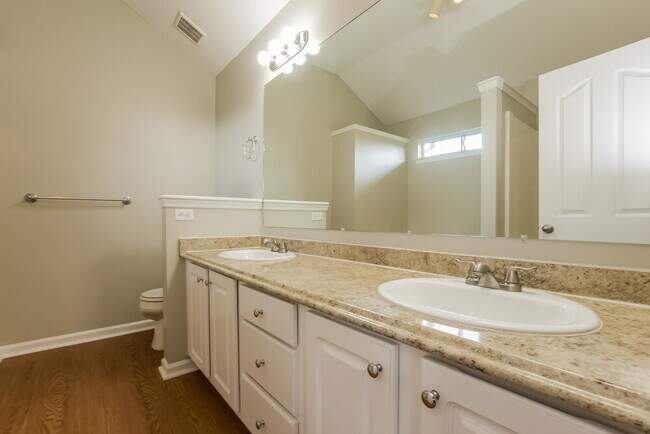 Building Photo - 413 Gresham Dr