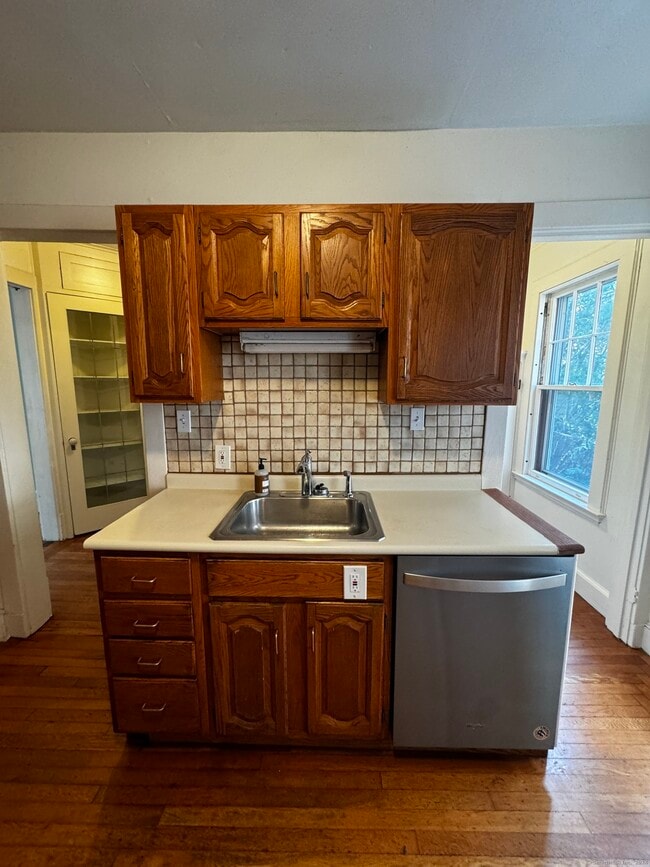 Building Photo - 809 Whitney Ave