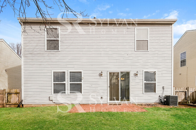 Building Photo - The living is easy in this 3 bedroom, 2.5 ...