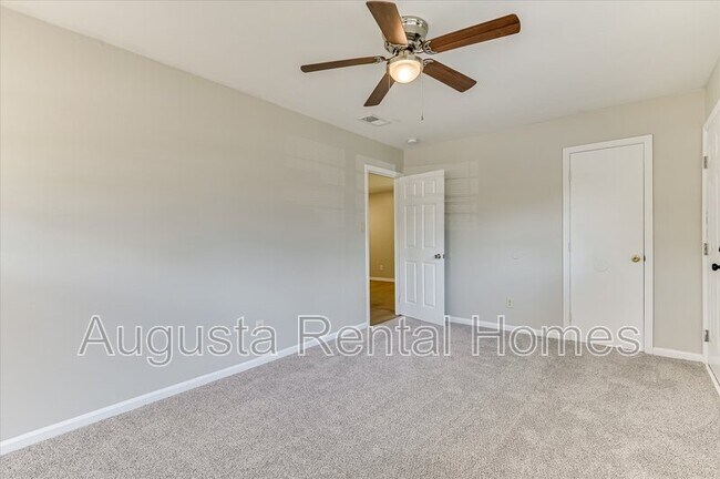 Building Photo - 329 E View Dr