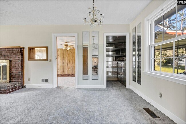 Building Photo - 1709 Woodfield Dr