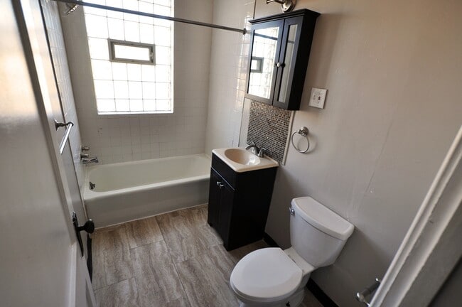 Building Photo - Large 2-3 Bed Apt. Beaver Falls! - $795 NO...
