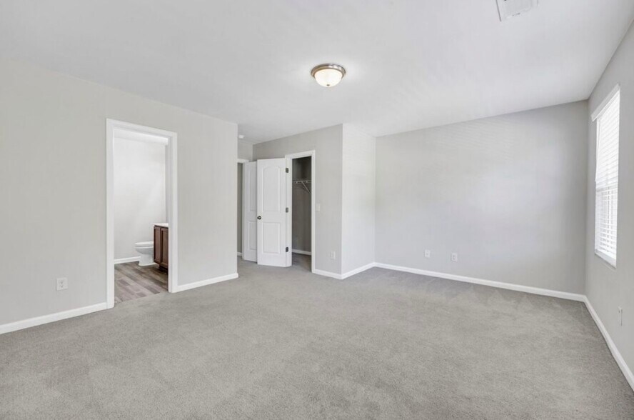 Building Photo - 112 Tybo Dr