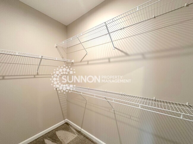 Building Photo - 3 Bedroom Townhome in Mountain Island