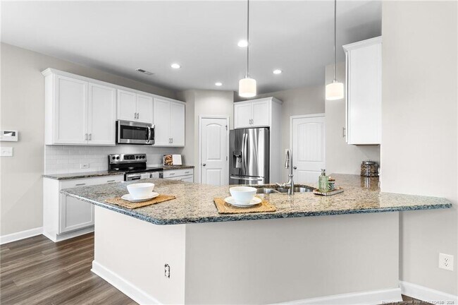 Building Photo - 1319 Water Leaf Dr