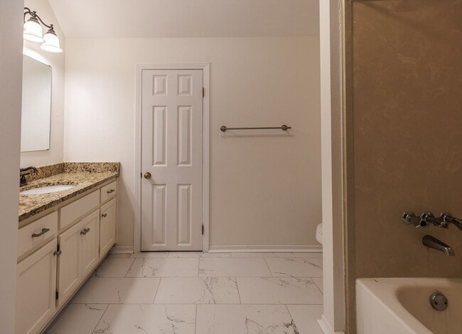 Building Photo - 3/2 Townhouse near USA! GATED! Students Welcome!