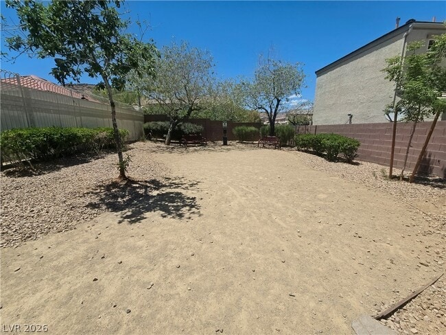 Building Photo - 9275 Hollander Ave