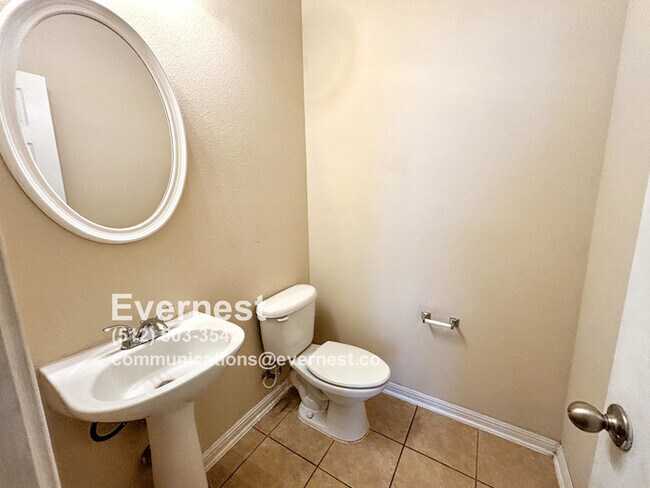 Building Photo - 4-Bedroom, 2.5-Bath Home with Easy Access ...