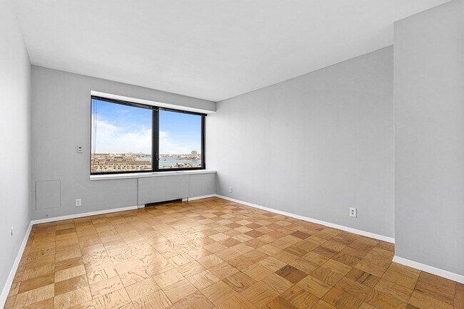 Building Photo - 85 E India Row