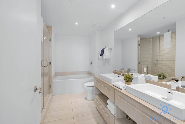 Building Photo - 4010 S Ocean Dr