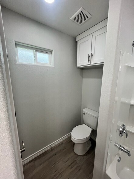 Building Photo - 1810 Atrium Pl Dr
