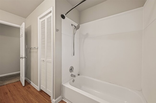 Building Photo - 10 Ferguson St