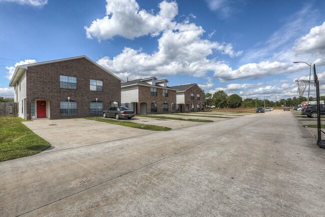 Primary Photo - Beautiful Pine Landing Townhomes