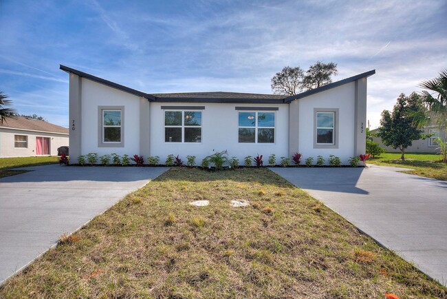 Primary Photo - 740 Fraser Ct