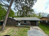 Building Photo - Moss Point 3 Bedroom