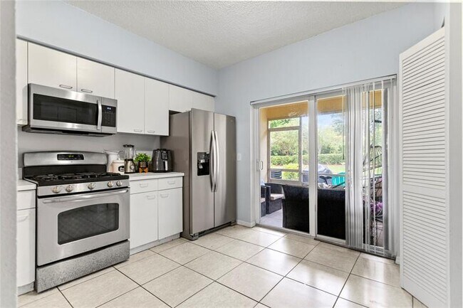 Building Photo - 7856 Dixie Beach Cir