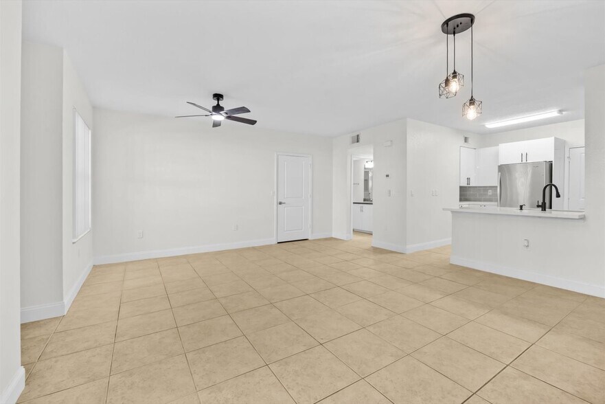 Building Photo - 158 SW Peacock Blvd