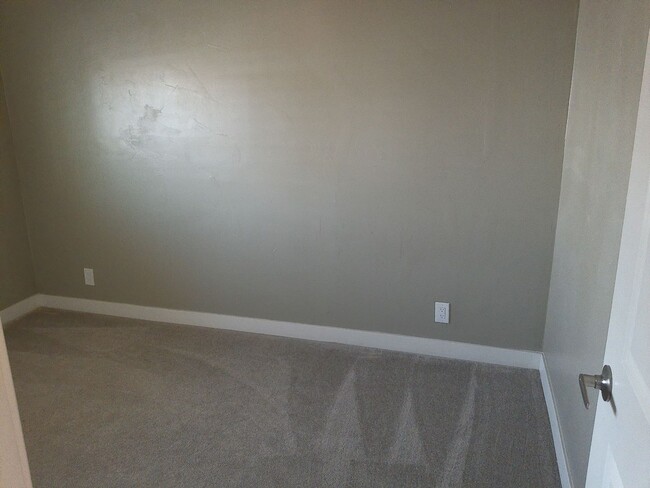 Building Photo - Spacious 4 bedroom 2 bath Double wide