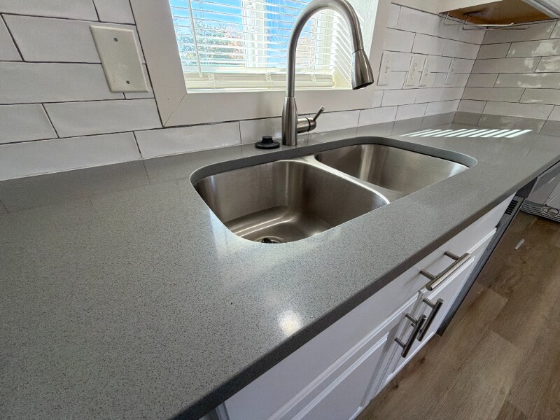 Building Photo - 8401 Peakview Dr