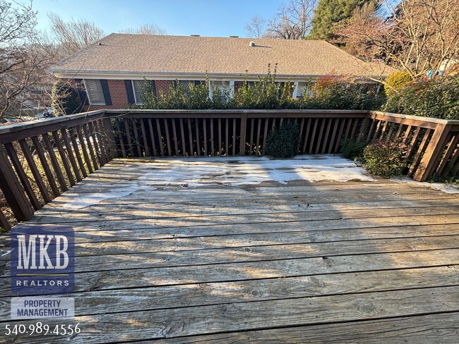 Building Photo - Lovely Ranch in South Roanoke