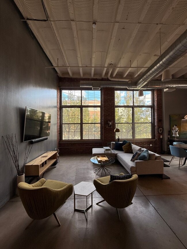 Building Photo - Fully Furnished!! Ready NOW! Sleek & Modern