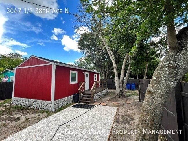 Building Photo - 3047 1/2 38th Ave N-