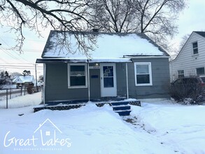 Building Photo - Lovely 3 Bedroom 1 Bathroom now available for rent