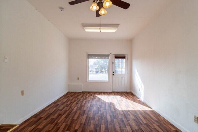 Building Photo - 2610 E Pikes Peak Ave