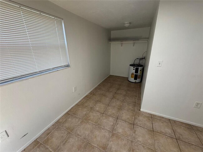 Building Photo - 3740 Aberdeen Dr