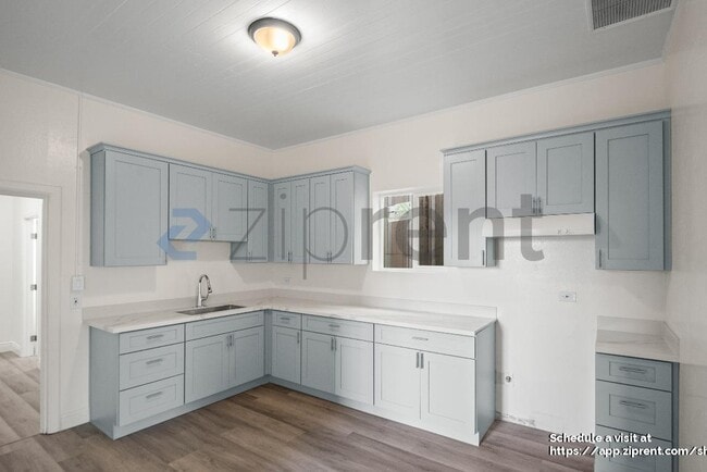 Building Photo - 833 36th Ave