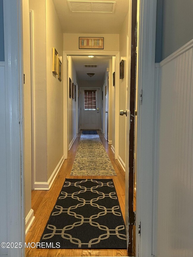 Building Photo - 1727 River Rd