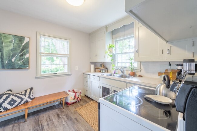 Building Photo - Lovely 3 Bedroom Home in Minneapolis