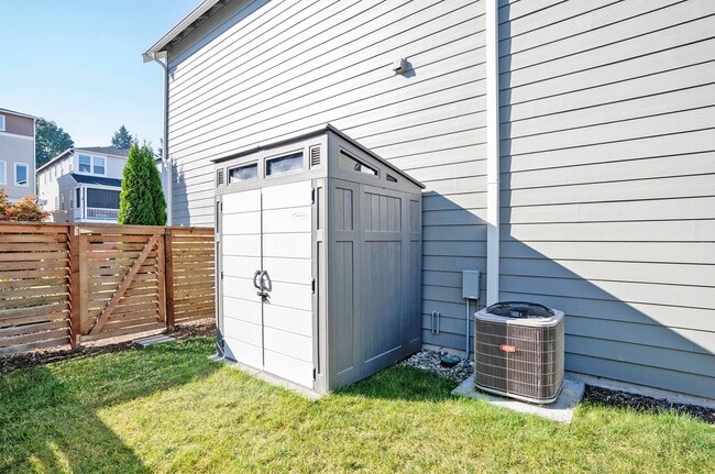 Building Photo - Newer 3-Bed Edgewood Home with A/C, Loft, ...